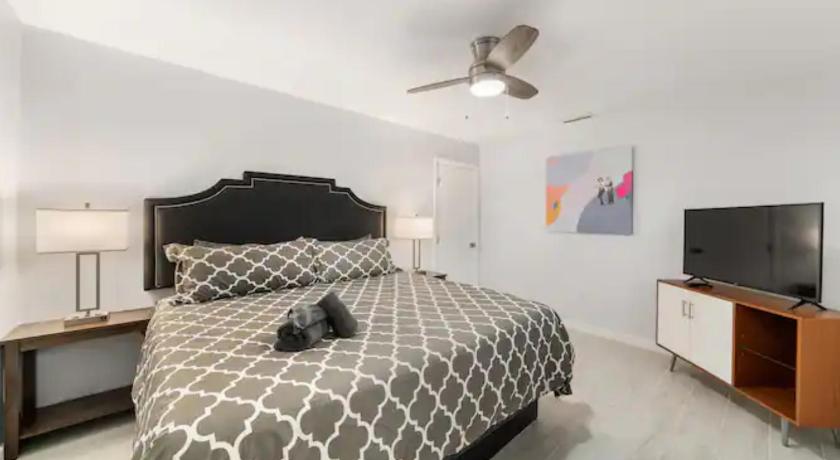 Gated 2Bd 1 Bth Design District10 Min to Beach 5035 photo