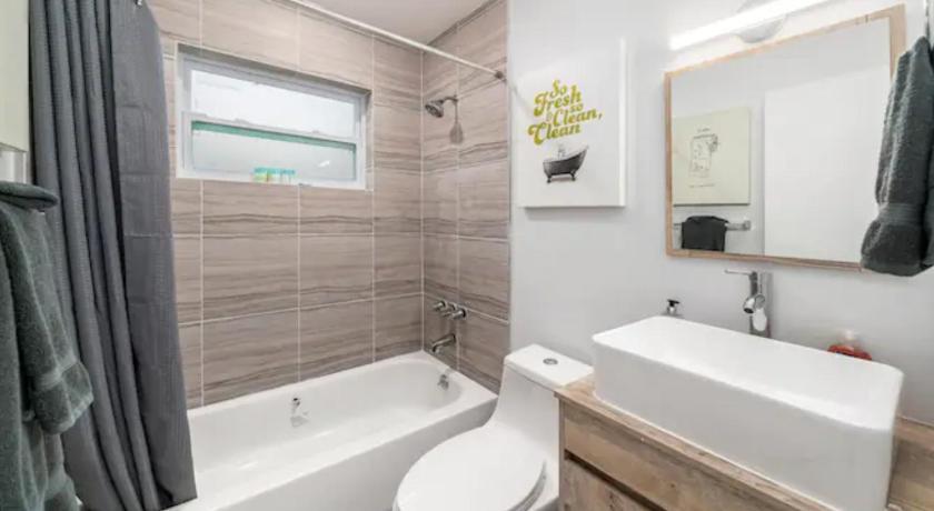 Gated 2Bd 1 Bth Design District10 Min to Beach 5035 photo