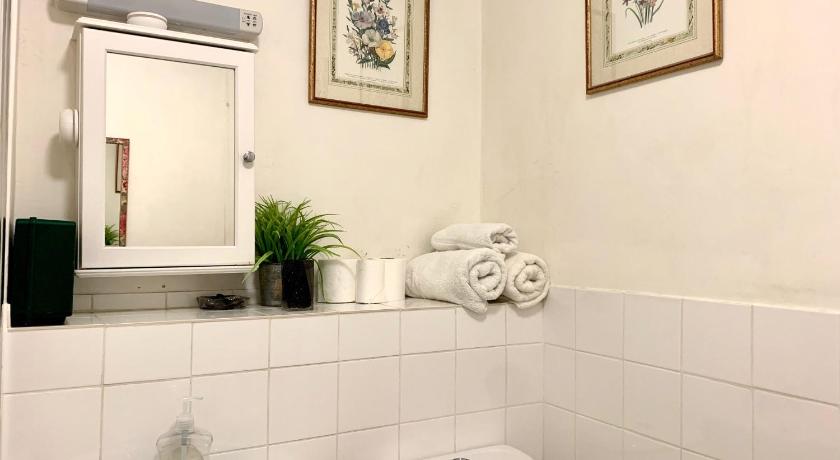 Grosvenor Apartments Bath Great for Families and Groups 80sqm Free parking photo