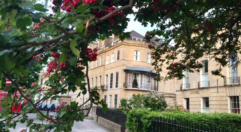 Grosvenor Apartments Bath Great for Families and Groups 80sqm Free parking photo