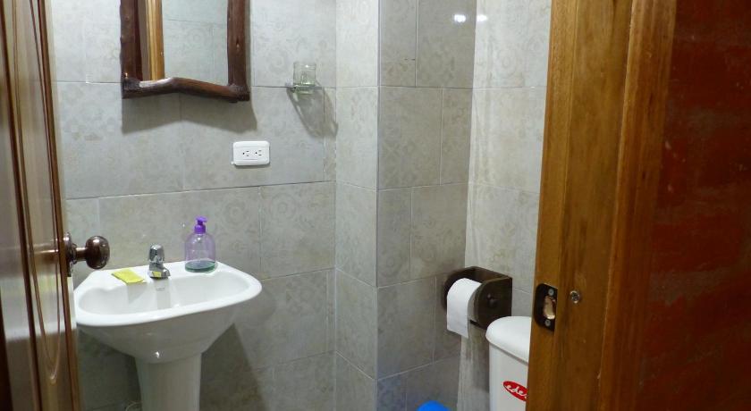 Hostal La Casa Amarilla City photo