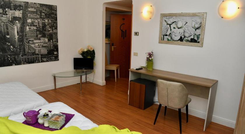 ローマ Hotel Anacapri 2つ星 ホテル レストラン