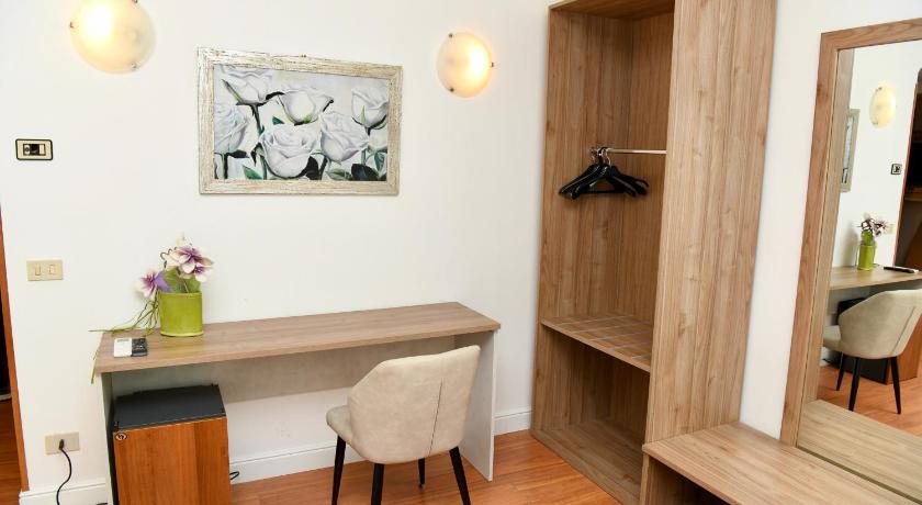 ローマ Hotel Anacapri 2つ星 ホテル ロビー