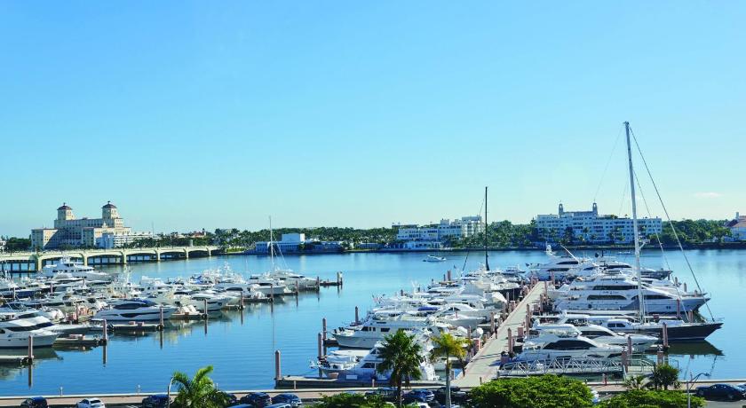 Image of Large King Room with Marina View - Hearing Accessible 7