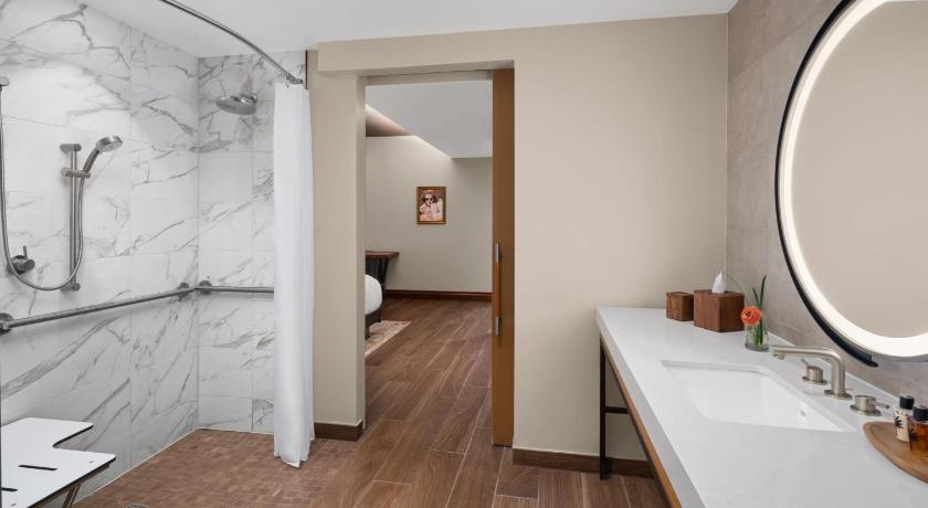Image of Interior King Guest Room, Guest room, 1 King 7