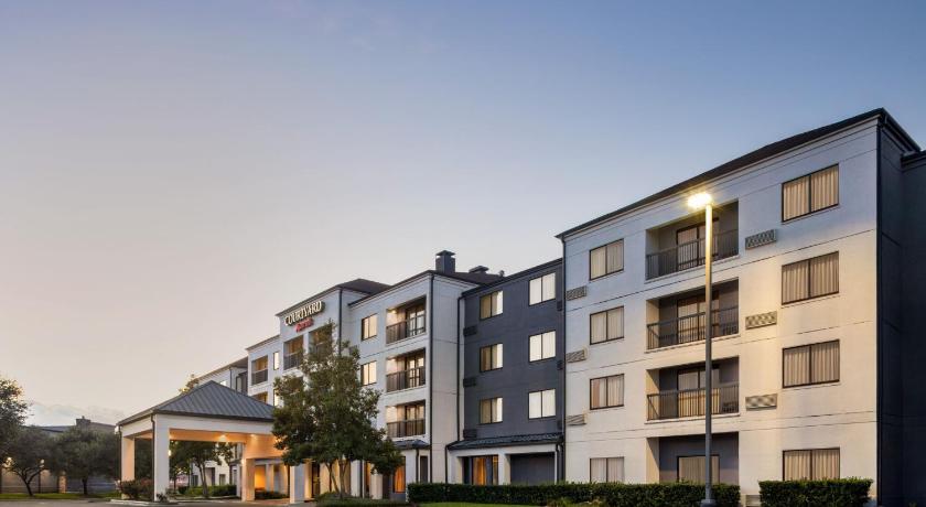 Courtyard by Marriott Houston Sugar Land/Stafford photo
