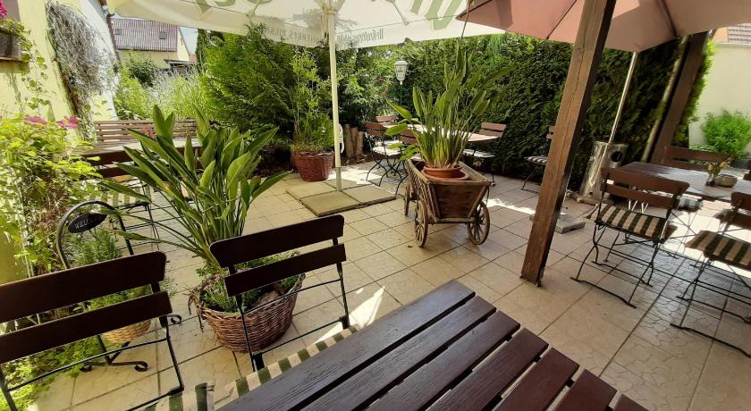 Gasthof & Pension Zum Saalestrand photo