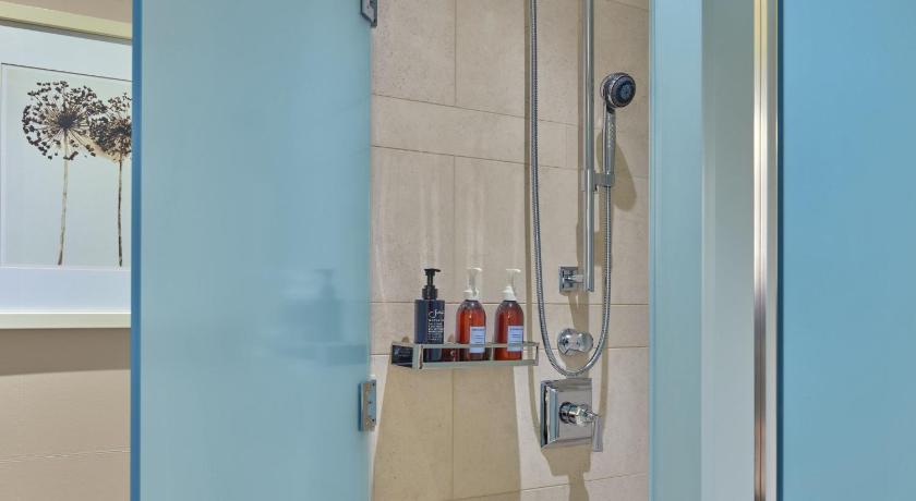 Image of Executive Premier, Larger Guest room, 1 King, Floor to Ceiling view 8