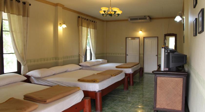 Image of Family Room with Private Bathroom 0