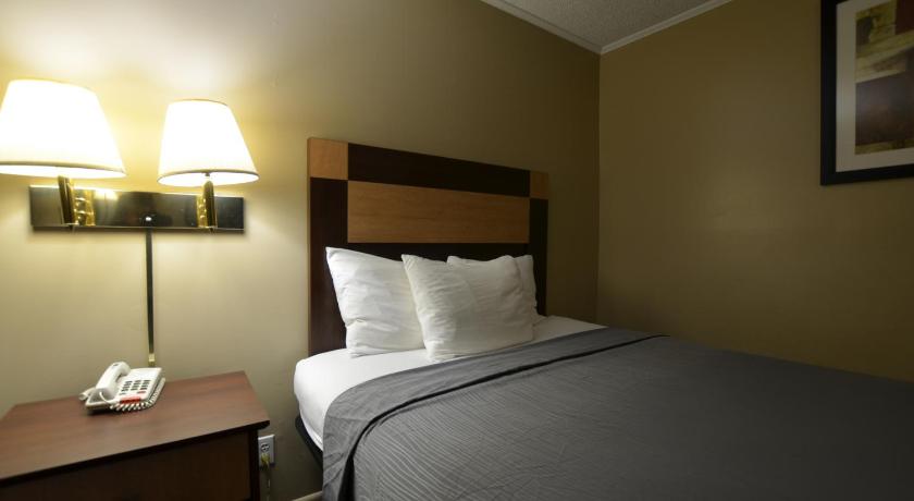 Travelowes Motel - Maggie Valley photo