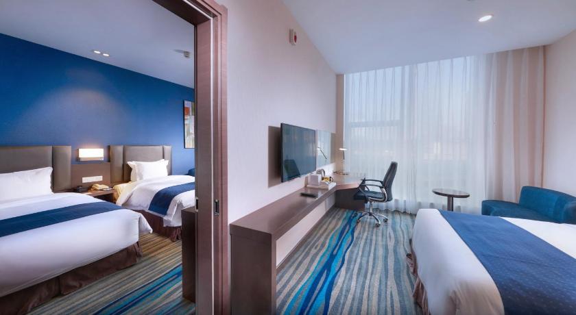 Holiday Inn Express Shenyang North Station photo