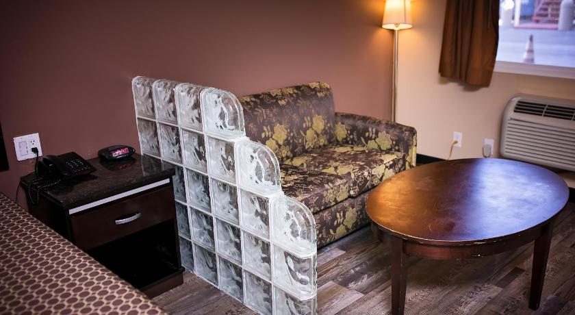 Rodeway Inn & Suites photo