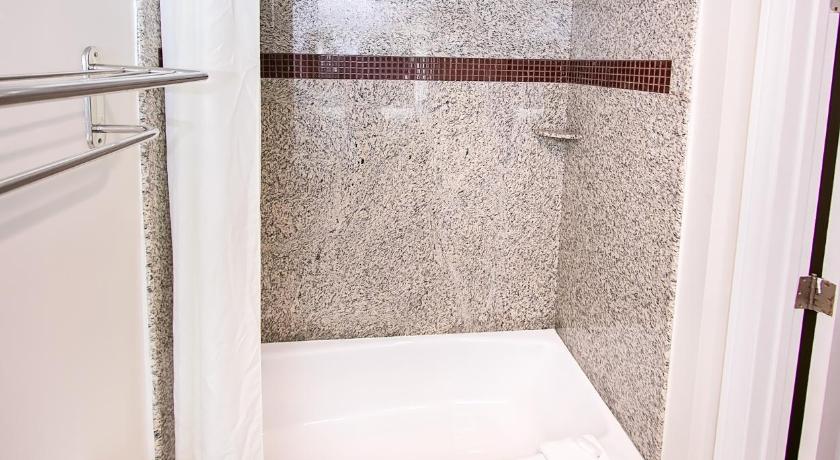 Rodeway Inn & Suites photo