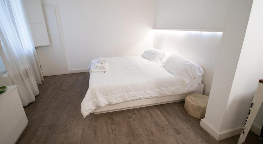 Image of Double Room with Extra Bed 3