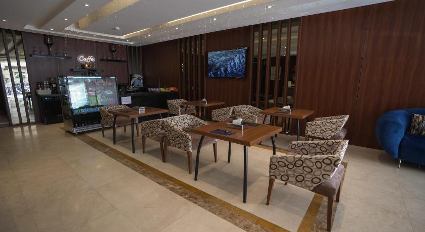 Lareen Suites photo
