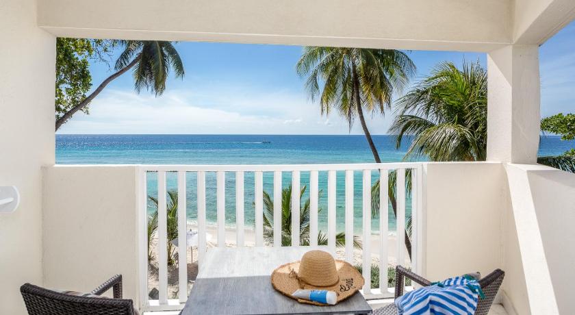 Imagen de Habitación frente al océano (Ocean Front Room) 1