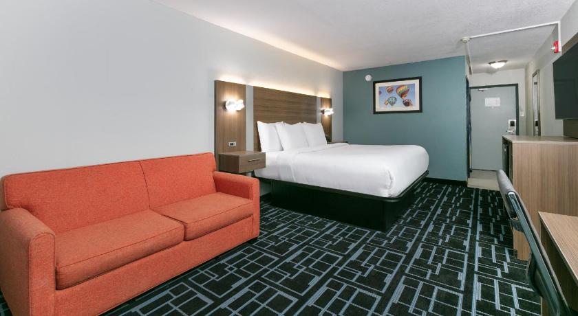 Image of 1 King Bed, Studio Suite, Non-Smoking 3