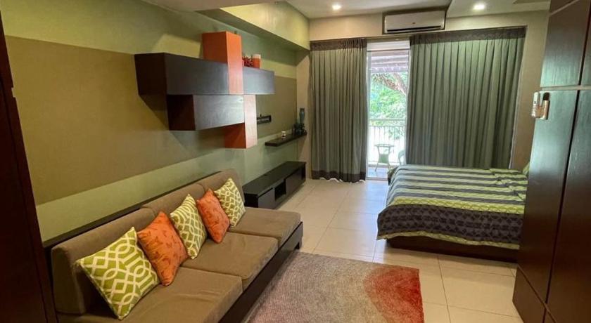 Image of Superior Family Room 3
