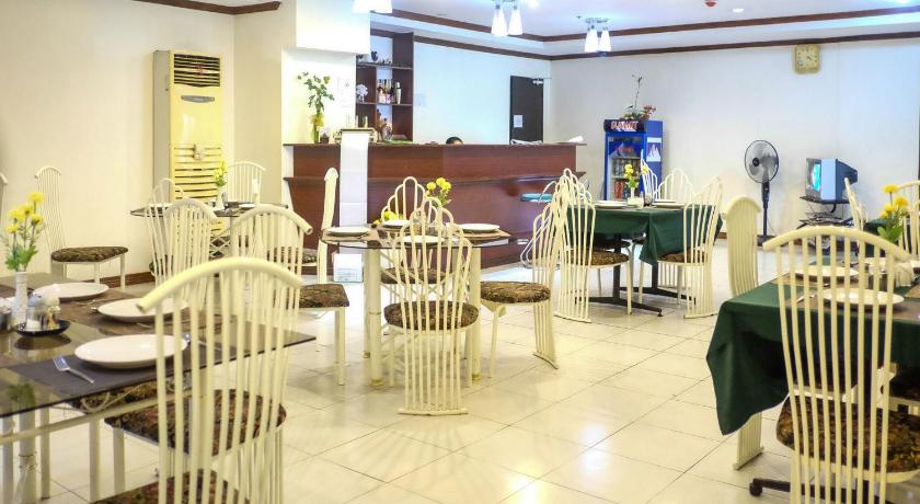 Crowne Garden Hotel - image 8