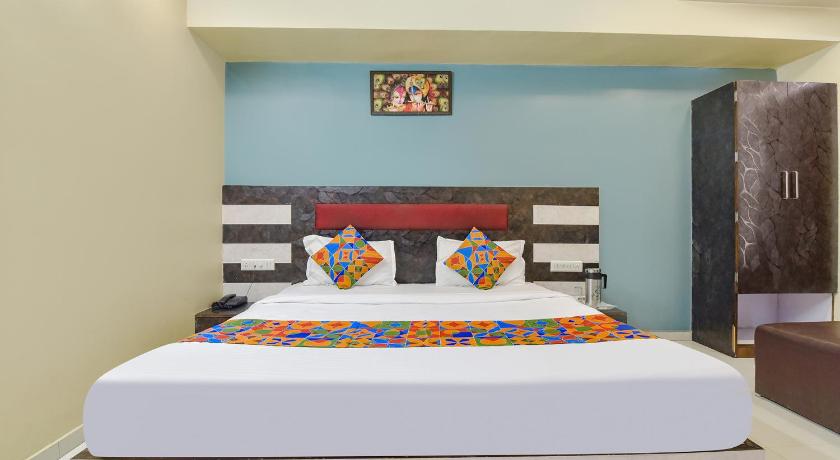 Super OYO 9805 Hotel Apollo photo