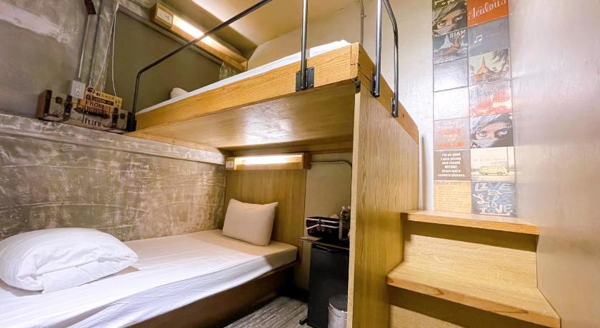Image of Standard Twin Room with Shared Bathroom 0