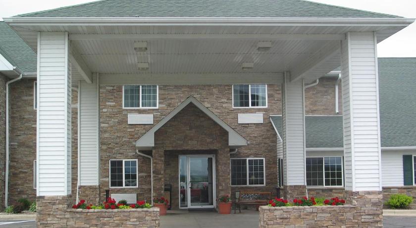 Savanna Inn &amp; Suites — Hotel in Savanna (IL)