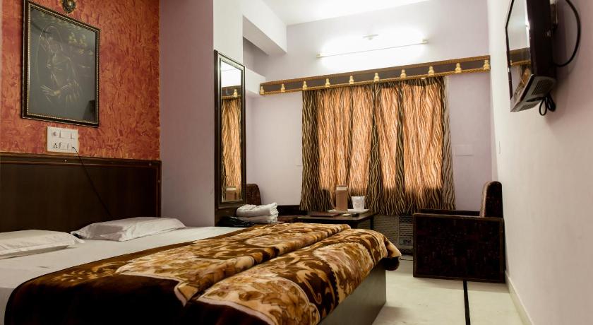 Hotel Udai Palace - Centrally Located Budget Family Stay