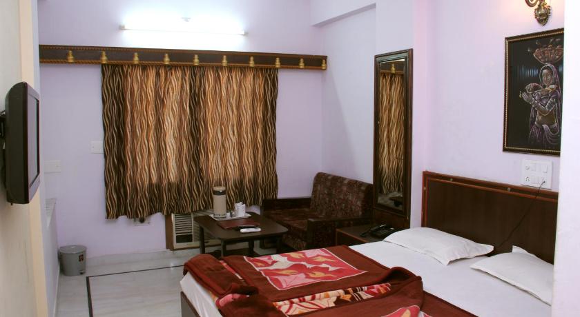 Hotel Udai Palace - Centrally Located Budget Family Stay