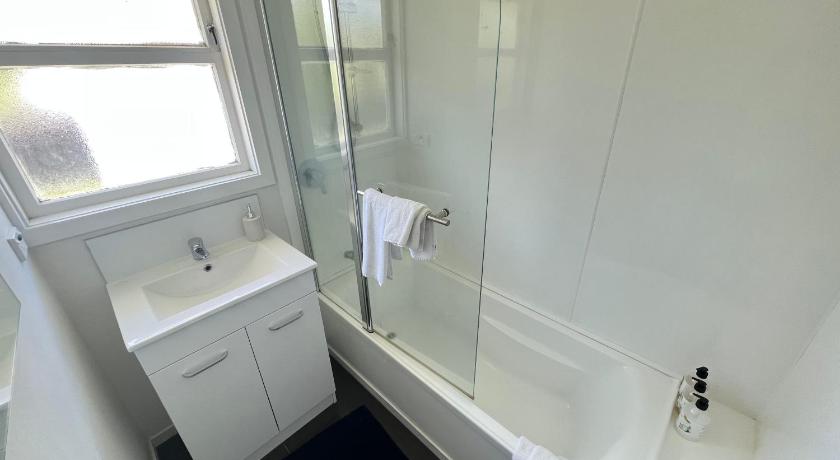 Spacious 3 BR near skyline-5 min walk photo