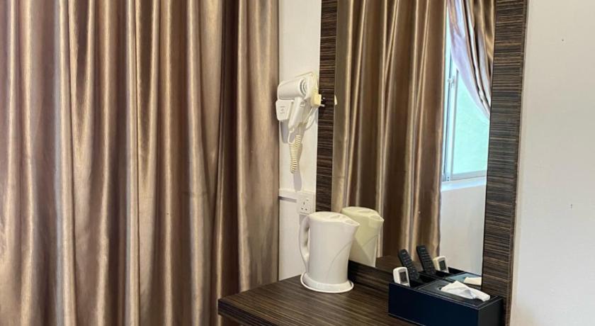 Image of Deluxe Queen Room - Non-Smoking 12