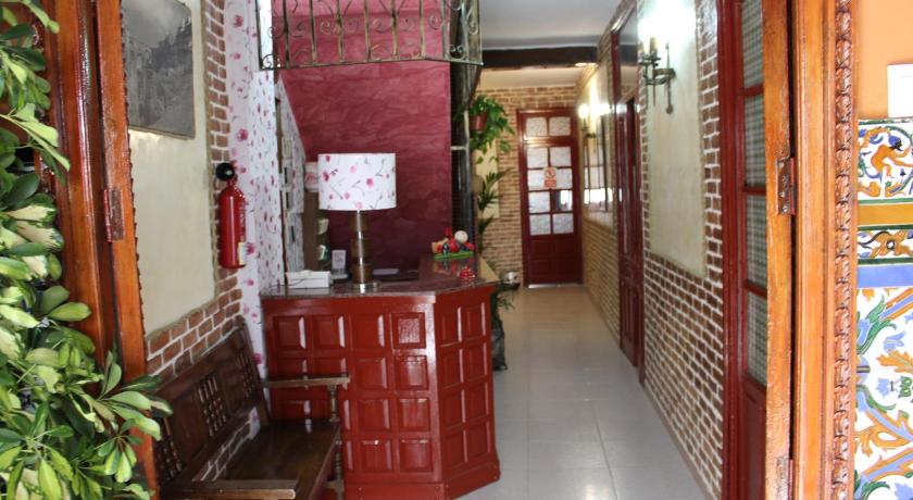 ロンダ Hotel Dona Carmen 1つ星 ホテル 外観