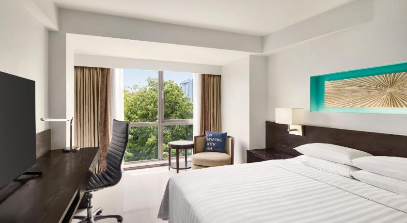 รูปของDeluxe Double Room (Free Return Airport Transfer, Complimentary Wifi) 5