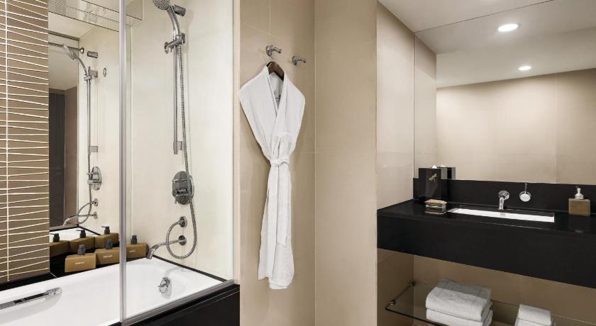 รูปของExecutive Double Room (Free Return Airport Transfer, Complimentary Wifi) 4