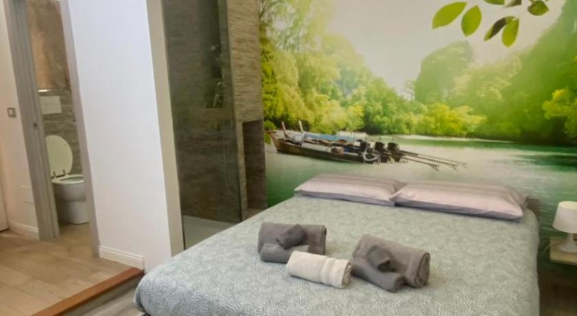 Image of Deluxe Double Room with Balcony 8