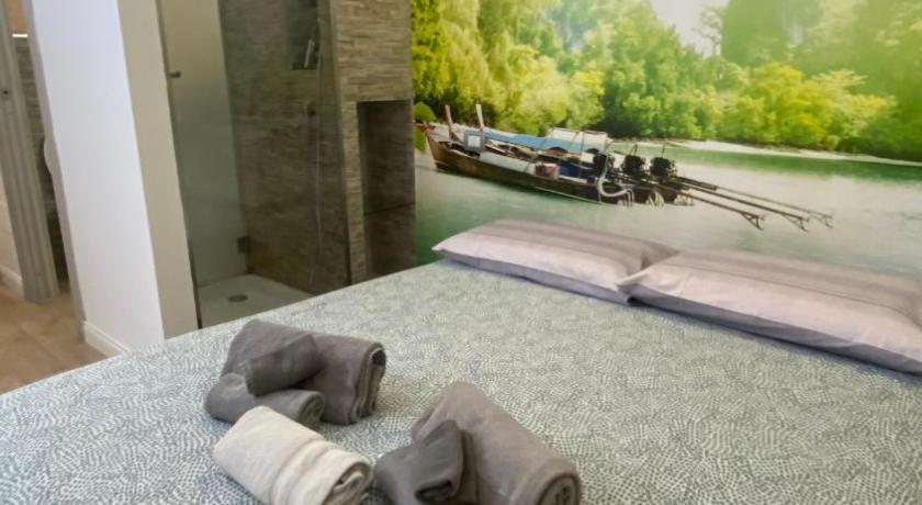 Image of Deluxe Double Room with Balcony 15