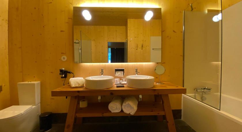 ヴィアナ・ド・カステロ Hotel FeelViana 4つ星 ホテル レストラン