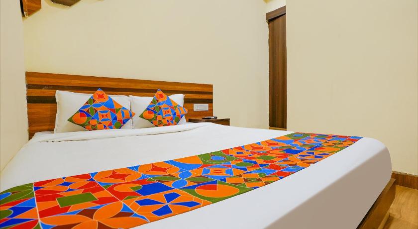 OYO 69614 Hotel Diamond photo