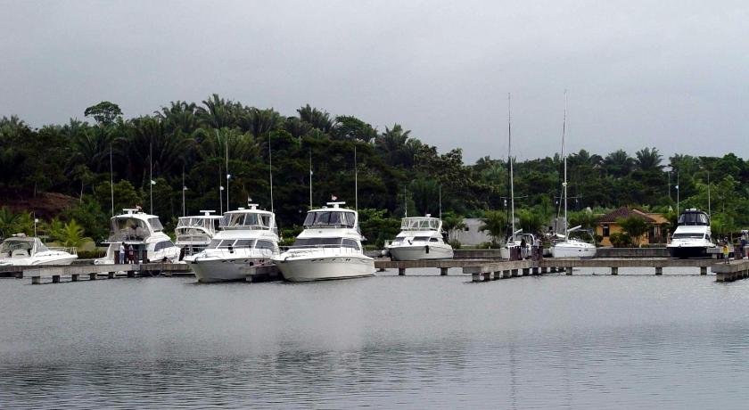 Amatique Bay Hotel photo