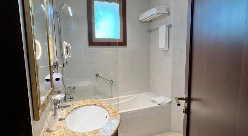 Image of Executive One Bedroom Apartment-King Bed 2