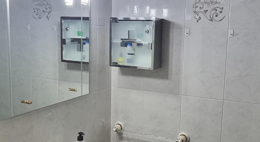 普拉森西亚 Apartamento Plasencia 4星级 单人房 大堂