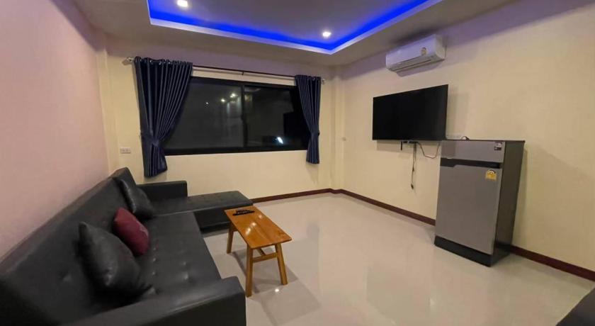Image of King Suite with Pool View 4