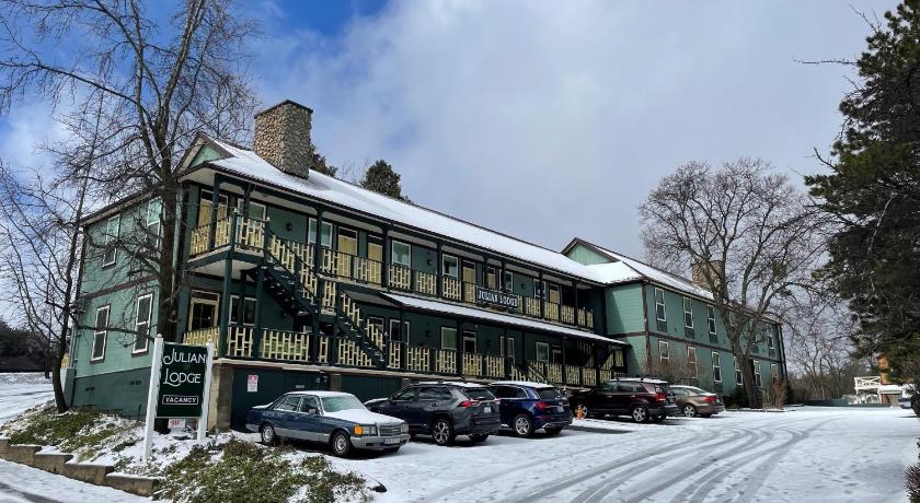 Julian Lodge photo