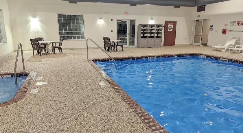 Estherville Hotel & Suites photo