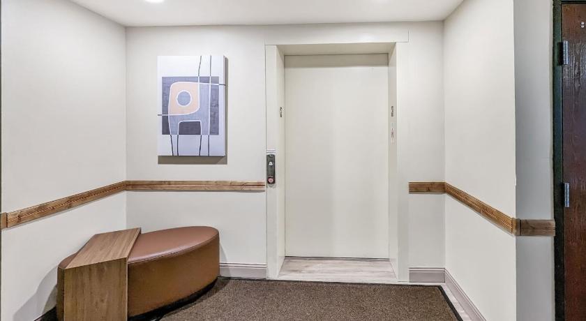 Estherville Hotel & Suites photo