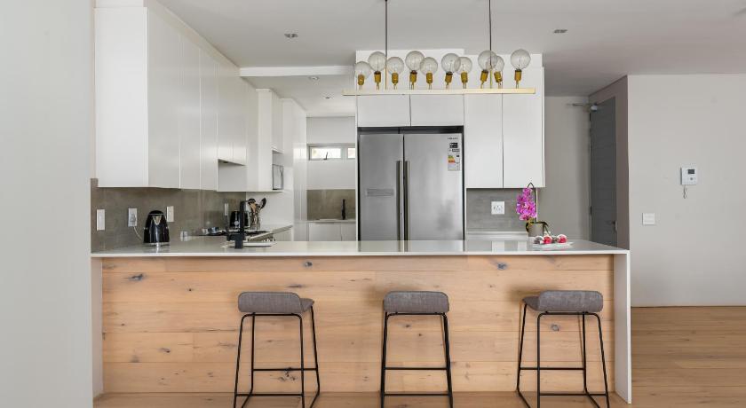 Elements Luxury Suites by Totalstay photo