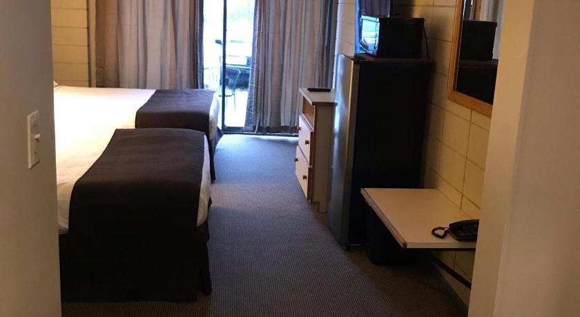 Airport Inn photo