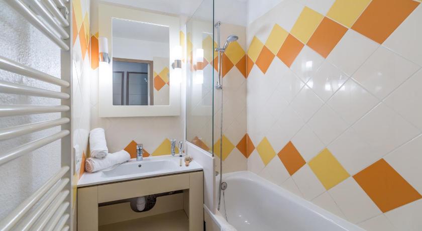 Image of One-Bedroom Apartment with Sleeping Alcove and Terrace or Balcony (7 People) - Sea View 2
