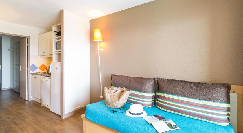 Image of One-Bedroom Apartment with Sleeping Alcove and Terrace or Balcony (7 People) - Sea View 0