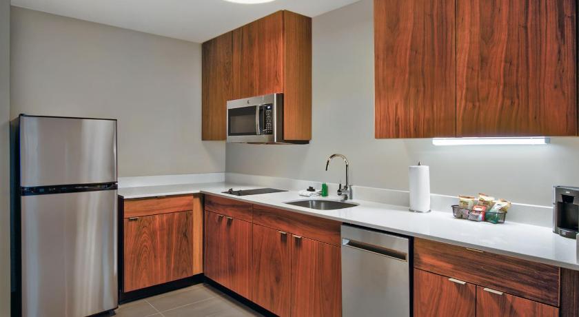 Image of One-Bedroom Queen Suite - Hearing Accessible 1