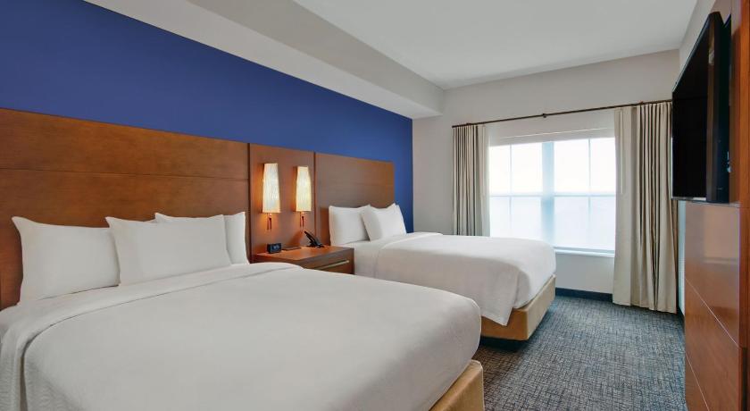 Image of One-Bedroom Queen Suite - Hearing Accessible 0